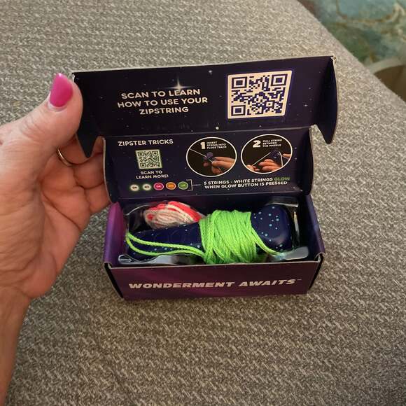 ZipString LUMA Glow-In-The-Dark String Launcher Toy - Picture 3 of 3